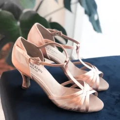Dame Dansebutikken Anna Kern flesh satin dansesko med t- rem