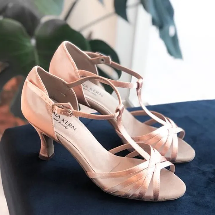 Dame Dansebutikken Anna Kern flesh satin dansesko med t- rem