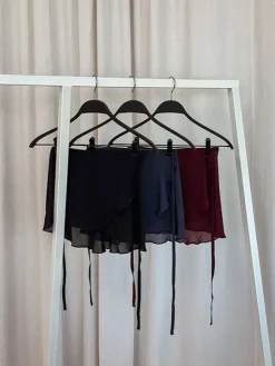 Dame Dansebutikken Bloch navy kort chiffon slå om skirt