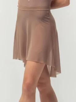 Dame Dansebutikken Brunt pull on mesh skørt fra Mara Dancewear