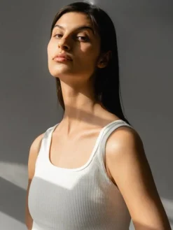 Dame Dansebutikken Drop of mindfulness hvid seamless rib top