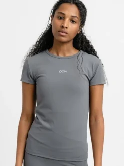 Dame Dansebutikken Drop of Mindfulness Juni t-shirt i mat grå