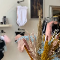 Børn Dansebutikken Hvid dragt m. blonde til piger fra BalletRosa