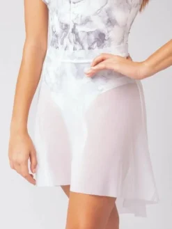Dame Dansebutikken Hvidt pull on mesh skørt fra Mara Dancewear