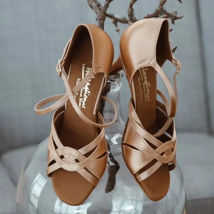 Dame Dansebutikken Peach satin latinsko Mia International dansesko