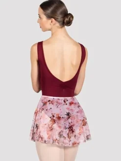 Dame Dansebutikken Pull on skørt med smukt rødlig print af blomster fra Bloch