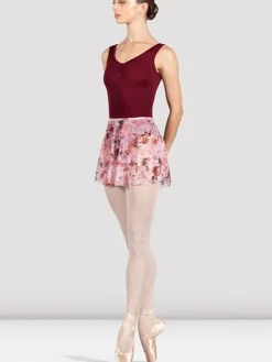 Dame Dansebutikken Pull on skørt med smukt rødlig print af blomster fra Bloch