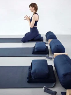 Dansebutikken Simple Days yogapølle i navy