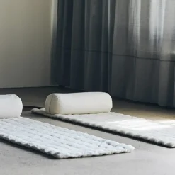 Dansebutikken Simple Days yogapølle i råhvid