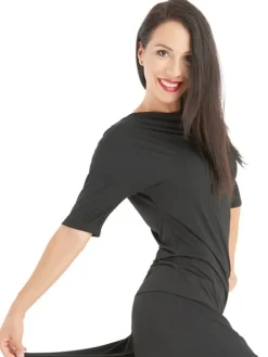 Dame Dansebutikken Sort bluse med bådhals og halv lange ærmer