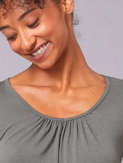 Dansebutikken TempsDanse khaki grøn bambus t-shirt